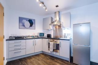 2 Bed apartment with balcony private parking near Etihad Stadium, COOP Live - 8