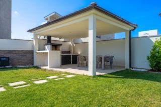 Villa Sunsea with heated pool - 5