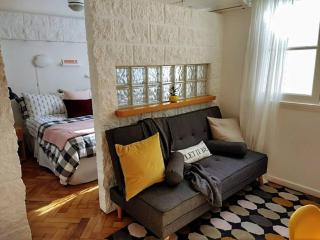 ALEGRE Y CONFORTABLE DEPARTAMENTO EN BELGRANO R - 5