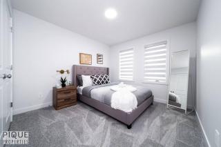 UrbanUtopia*Luxury Home*King Bed*Patio/BBQ*Sleep16 - Edmonton - 3