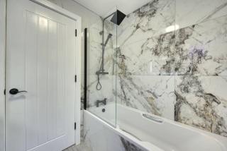 Luxurious quiet 5-bedroom house. - - 4