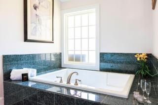 The Villa Bed and Breakfast - Westerly - 3