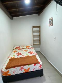 APARTAMENTO AMOBLADO SECTOR LAURELES-ESTADIO hasta 6 personas - Praga - Medellín - 5