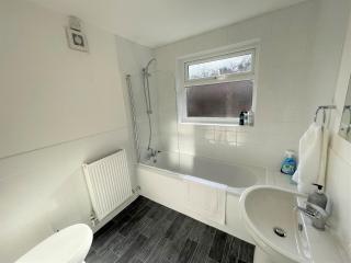 Robinhuts - 3 Bed Accommodation -Perfect for Contractors, Families & Students - Hull - 6
