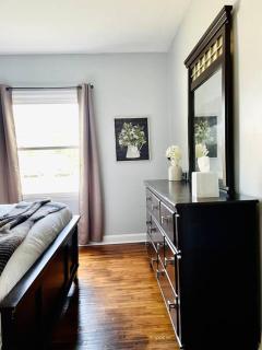 Green Roof Inn - Centrally Located 2BR/1BA Home - 3