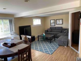 Adorable 2-bedroom guesthouse with free parking - Victoria - 0