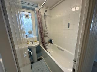 Cozy Room in Shared Home near Canary Wharf - London - 3