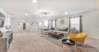 Luxurious 7-Bedroom Solterra Home with Pool & Game - Davenport - 4