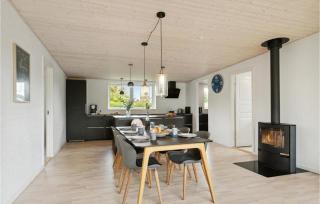 Awesome Home In Grenaa With Kitchen - Grenå - 9