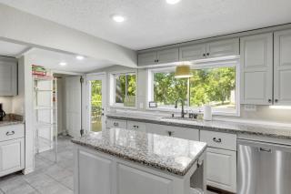 Serenity Shores Retreat - Seguin - 2
