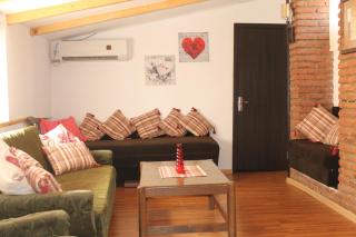 Bright Cozy King Bed Apartment in Tbilisi Center - Tbilisi - 4