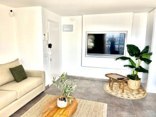 SeaHomes Vacations - MARINA BOUTIQUE design - Santa Susana - 1