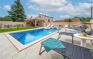 2 Bedroom Lovely Apartment In Medulin - 1