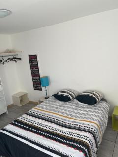 Petite maison avec 2 chambres - - 0