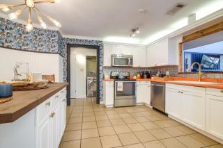 Waterfront Lake Travis Luxury Home with Large Deck! - Spicewood - 5