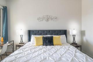 Private Rooftop Terrance-Walk Score 81-Shopping District-King Bed-Parking 4021 - Scottsdale - 1