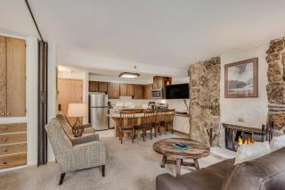 Laurelwood Condominiums 302 - 3