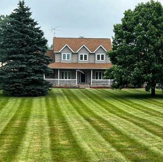 House On Grass Runway with Fly-In/Fly-Out Access - Tecumseh - 8
