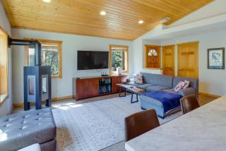 Truckee Retreat with Fireplace and Community Amenities - 0