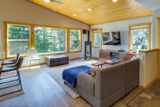 Truckee Retreat with Fireplace and Community Amenities - 5
