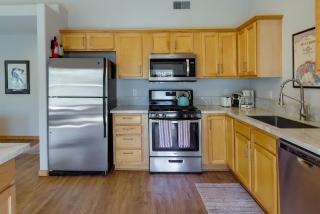 Truckee Retreat with Fireplace and Community Amenities - 2