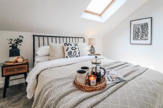 Principality View Apartment Three, by Solace Stays - 9