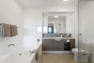 Shorelines 27 by Luxury Holidays Ocean View Buggy Transfers BBQ - Hamilton Island - 8