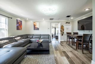 3BR HOME SLEEPS 8 DOWNTOWN Med CTR /pet/EV - 7