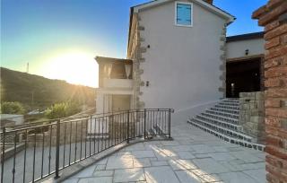 4 Bedroom Beautiful Home In Mundanije - 4