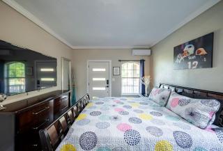 New 7 Bedroom home sleep 22 EV/PET/FREE PARKING - Houston - 1
