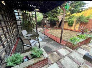 Comfy Room for ONE person - Netflix, Amazon Prime & Disney Plus - 8