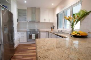 Beachfront on Mission - Absolute Beachfront - Mission Beach - 3
