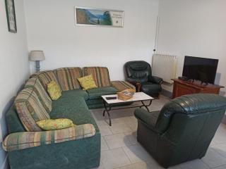 Gîte convivial avec 3 chambres, proche du patrimoine historique, cour et équipements inclus - FR-1-589-38 - 4