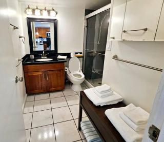 Ilikai Hotel Condo with Kitchen and Ocean View - Honolulu - 7