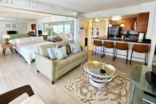 Ilikai Hotel Condo with Kitchen and Ocean View - Honolulu - 3
