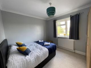 Luxurious Kitchen Lrg Bedrooms Holiday FreeParking - Luton - 6