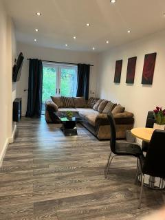 Contemporary apartment Great Location with private car park - Keighley - 3
