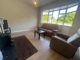 Yeats Lodge Self catering Apartment and Bar - Galway - 7