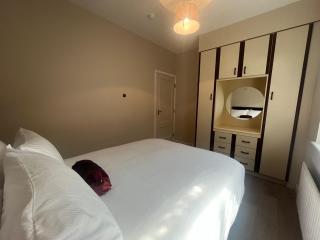 Yeats Lodge Self catering Apartment and Bar - Galway - 1
