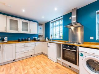 Pass the Keys Perfectly located 2 bed townhouse in Shrewsbury - 2