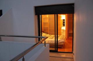 Exceptional flat, ideally located - 8