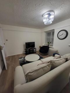 Lovely 2-Bed Apartment in Grays - South Ockendon - 5