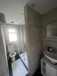 Lovely 2-Bed Apartment in Grays - South Ockendon - 3