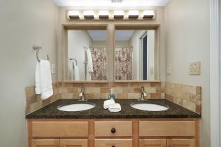 Restaurant Row Townhouse 2 king bedrooms - Louisville - 5