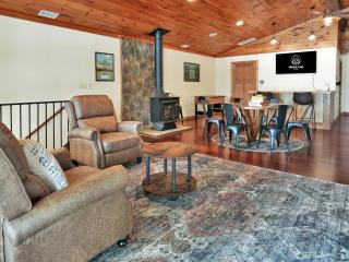 Lakefront Lodge with King Beds and Game Lounge - Worthville - 8