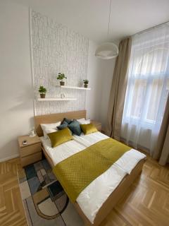 Birdie 3-BDR Apartment - Budapest - 1
