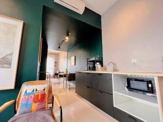 Studio Staycation D'Sara @ Linked MRT, Near Thomson Hospital & Sungai Buloh Hospital - 1