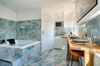 welcome to Santorini - 2