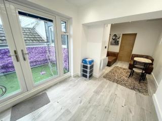 City town Apartment Swansea - 2 bedroom includes Free Parking - Swansea - 3