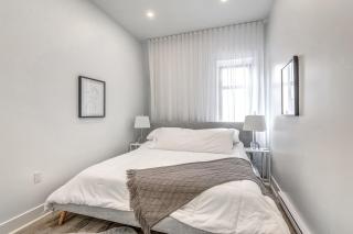 Spacious 5-Bed Oasis in the Heart of Downtown-5 Min to Bell Center, Free Parking - Montreal - 9
